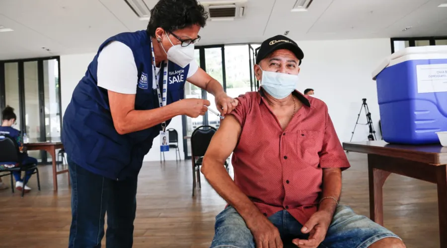 Imagem ilustrativa da imagem Rio quer imunizar todos com mais de 50 anos na próxima semana
