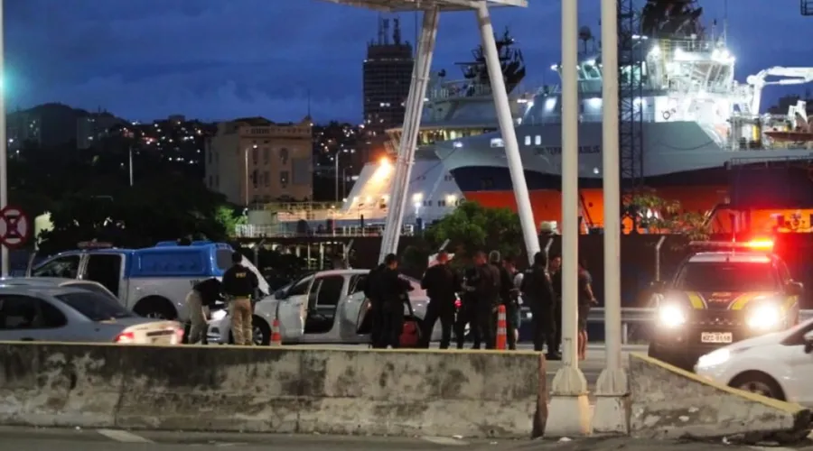 Imagem ilustrativa da imagem Delivery de fuzil e drogas é interceptado na Ponte Rio-Niterói