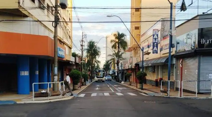 Imagem ilustrativa da imagem Cidades paulistas restringem ainda mais para conter avanço da Covid-19