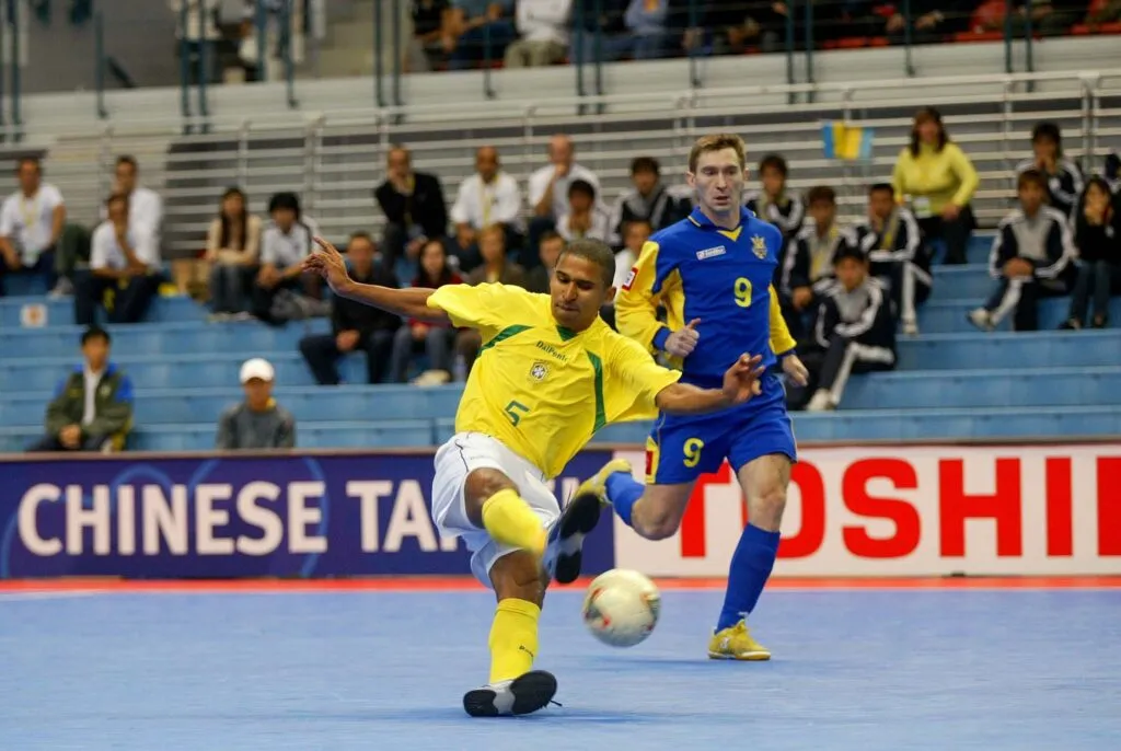 Manoel Tobias afirma que é o 'maior de todos os tempos' no futsal e coloca  Falcão em 2º