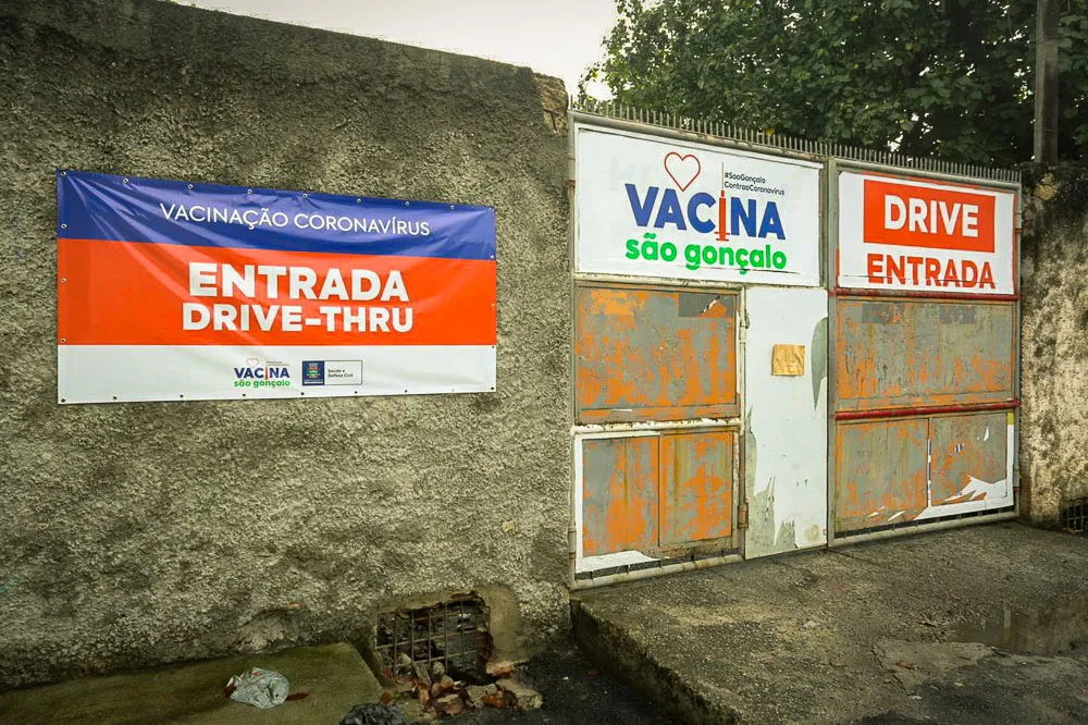 Imagem ilustrativa da imagem Vacinação suspensa em drive-thru de São Gonçalo