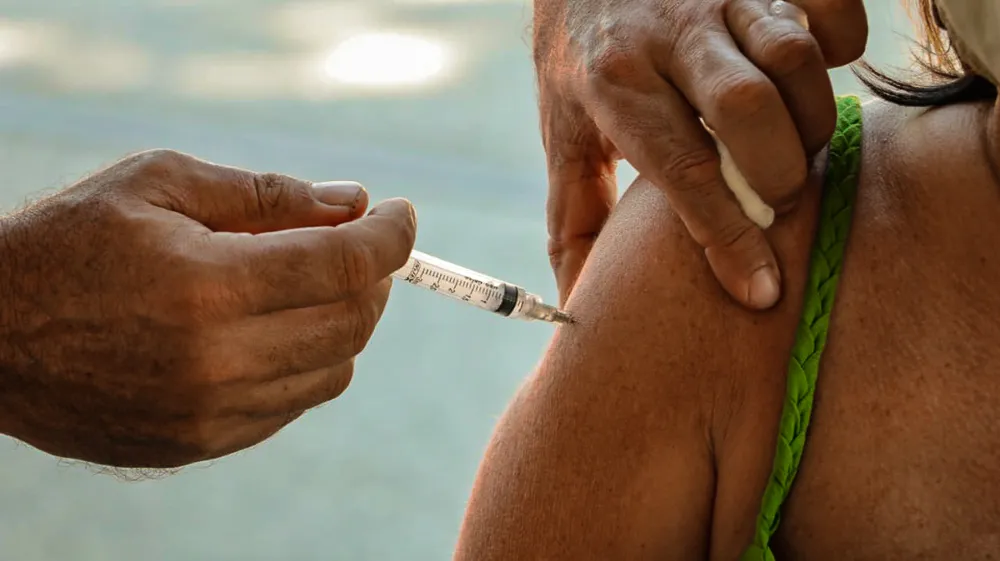 Imagem ilustrativa da imagem Niterói antecipa calendário de vacinação contra Covid-19