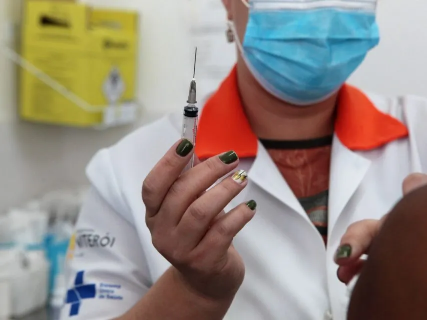 Imagem ilustrativa da imagem Niterói reforça convocação para a segunda dose da vacina contra a Covid-19