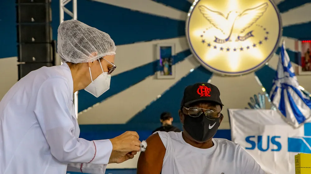 Imagem ilustrativa da imagem Quadra da Portela abre alas para vacinação no Rio