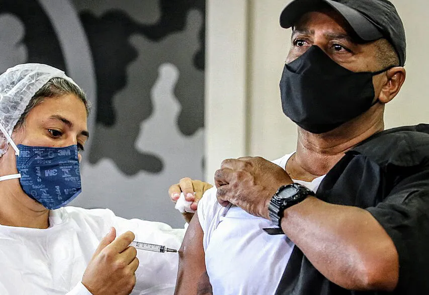 Rio de Janeiro, 14-04-2021 - Vacinação das Forças de Segurança.
Sub Tenente Queiroz
Foto: Carlos Magno