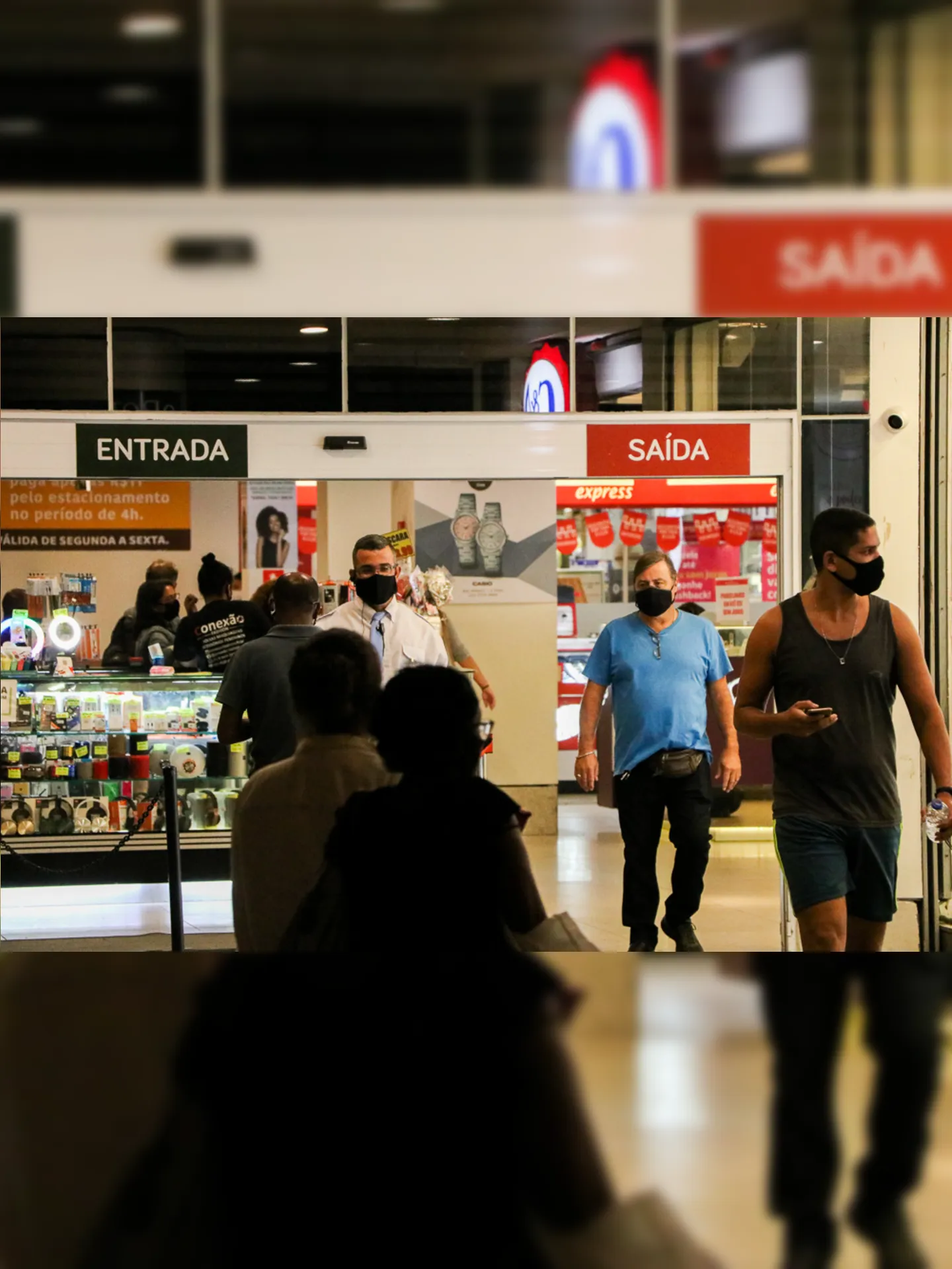 Imagem ilustrativa da imagem Lotação máxima em shoppings, cinemas e eventos liberada no Rio