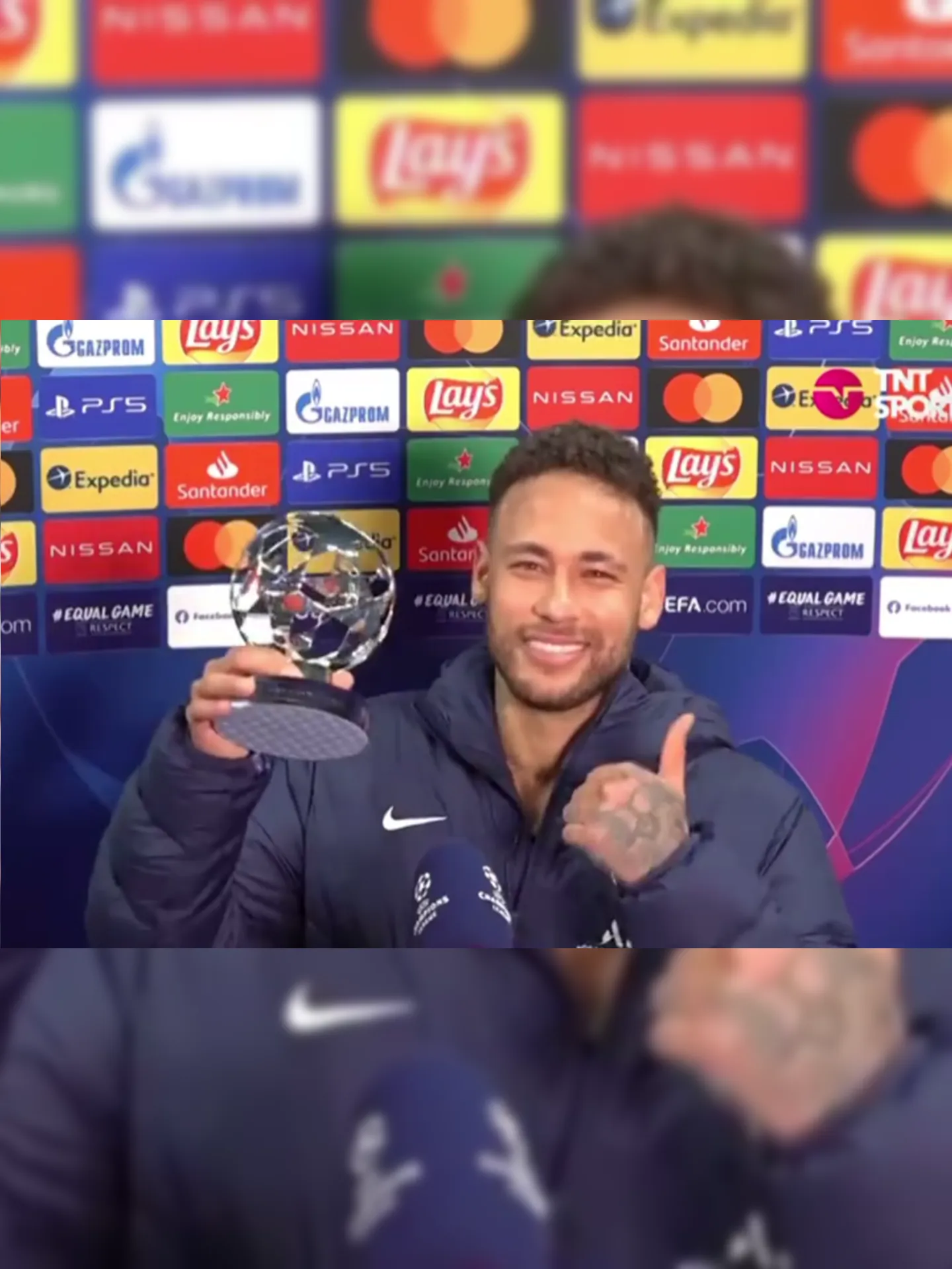 Imagem ilustrativa da imagem Mister Simpatia: Neymar recebe fortuna mensal para ser 'acessível' a torcedores