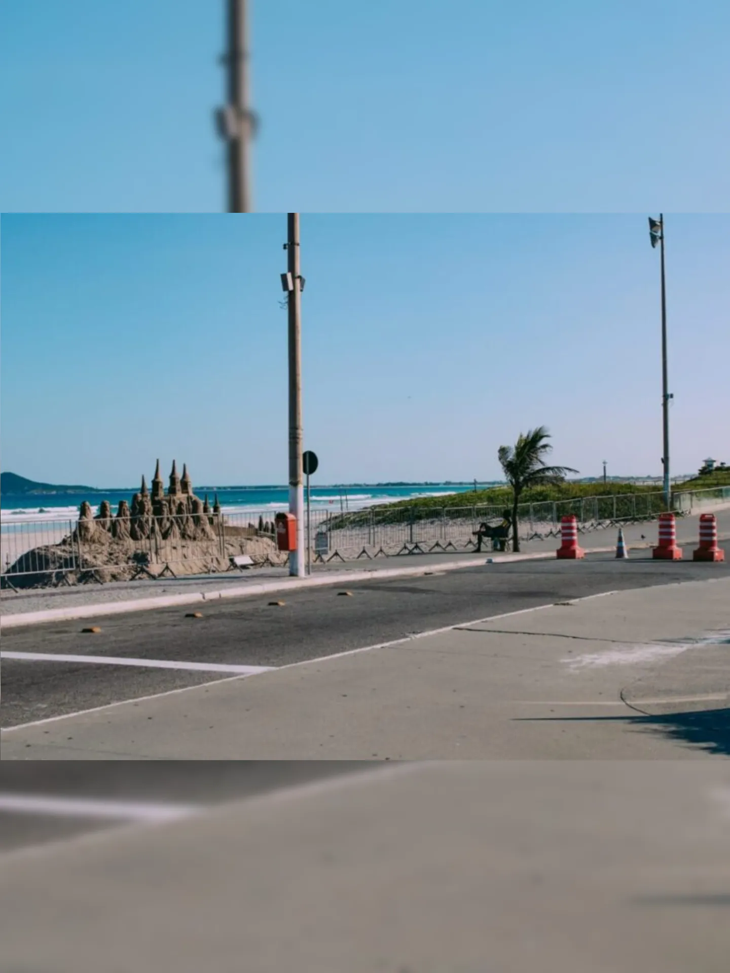 Imagem ilustrativa da imagem Trânsito na orla da Praia do Forte volta a ser fechado em Cabo Frio