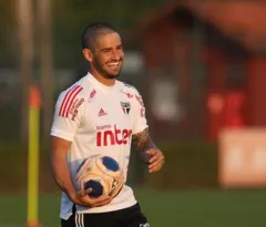 Imagem ilustrativa da imagem Alexandre Pato deixa em aberto possibilidade de atuar pelo Flamengo