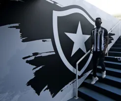 Imagem ilustrativa da imagem Botafogo oficializa saída de Salomon Kalou