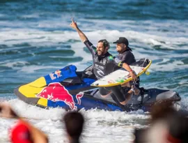 Imagem ilustrativa da imagem Com Medina em segundo, Brasil faz dobradinha no Circuito Mundial de Surfe
