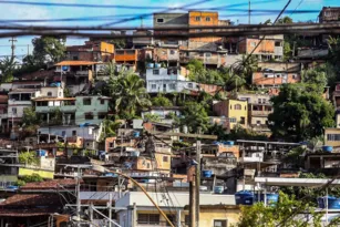 Imagem ilustrativa da imagem Tiros, medo e guerra na Zona Norte de Niterói