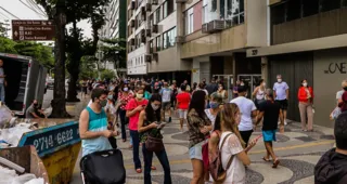 Imagem ilustrativa da imagem Atraso na chegada de vacina contra a Covid-19 gera caos em Niterói