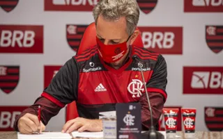Imagem ilustrativa da imagem Flamengo negocia patrocínios milionários para mangas e calções