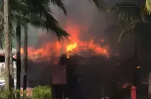 Imagem ilustrativa da imagem Incêndio no Clube Naval de Charitas em Niterói