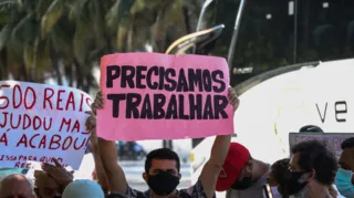 Imagem ilustrativa da imagem Protesto reúne feirantes e interdita via em Copacabana