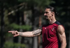 Imagem ilustrativa da imagem Ibrahimovic é investigado e pode ser banido do futebol por até três anos