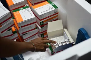 Imagem ilustrativa da imagem Falta de entrega interrompe vacinação contra a Covid-19 em Maricá a partir desta quinta