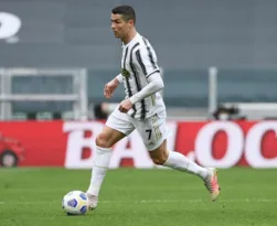 Imagem ilustrativa da imagem CR7 não marca, mas Juventus vence no Italiano