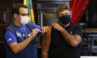 Imagem ilustrativa da imagem Ministro Luiz Fux toma primeira dose de vacina contra Covid-19 no Rio