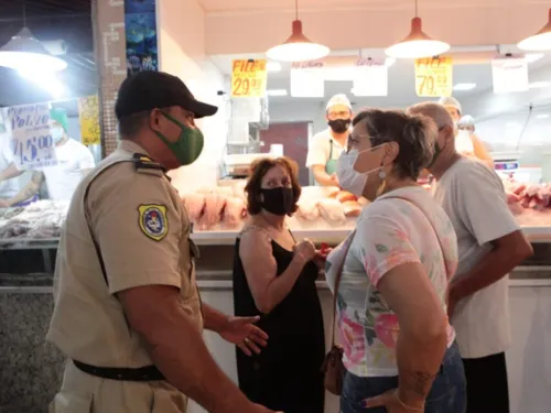 Imagem ilustrativa da imagem Niterói: Fiscalização é intensificada em mercado de peixe