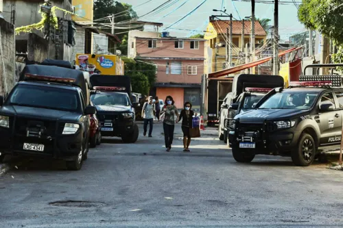 Imagem ilustrativa da imagem Mais um dia de 'caça' no Salgueiro, desta vez com a elite da PM