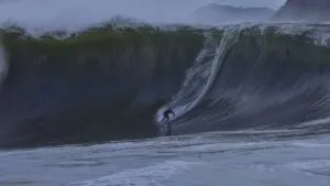 Imagem ilustrativa da imagem Ondas gigantes na Baía de Guanabara