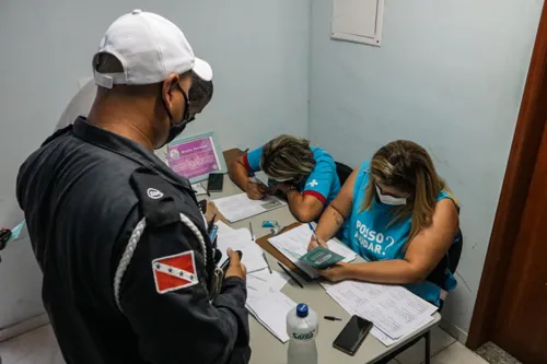 Imagem ilustrativa da imagem Maricá vacina guardas, agentes da Defesa Civil e bombeiros da cidade