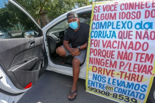 Imagem ilustrativa da imagem Carona do bem: Motorista leva idosos de graça para serem vacinados em SG