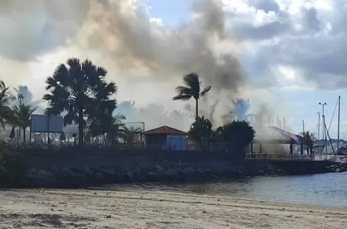 Imagem ilustrativa da imagem Incêndio no Clube Naval de Charitas em Niterói