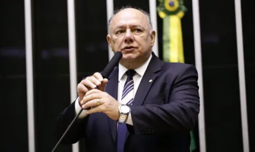 Imagem ilustrativa da imagem Deputado federal morre por complicações da Covid-19