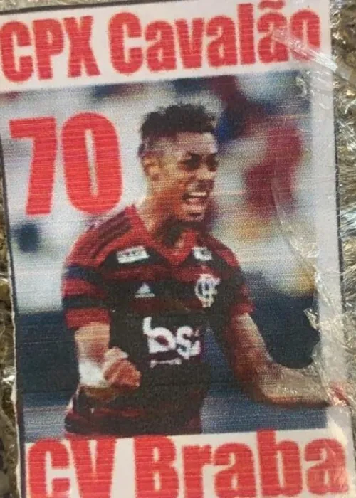 Imagem ilustrativa da imagem Craque do Flamengo estampado em drogas vendidas na Zona Sul de Niterói