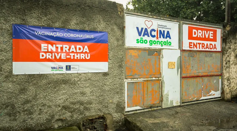 Imagem ilustrativa da imagem Vacinação suspensa em drive-thru de São Gonçalo