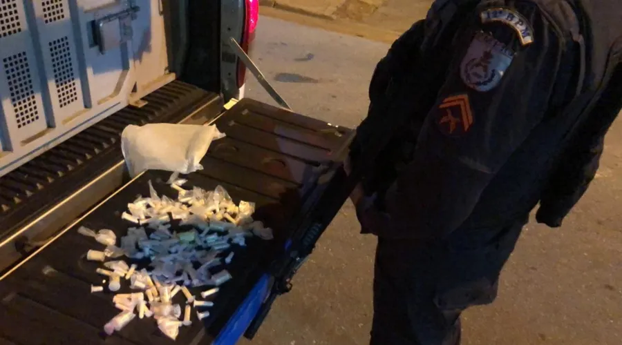 Imagem ilustrativa da imagem Drogas apreendidas durante patrulhamento da PM em Niterói