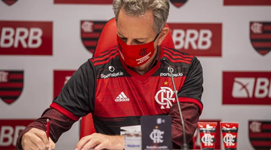 Imagem ilustrativa da imagem Flamengo negocia patrocínios milionários para mangas e calções