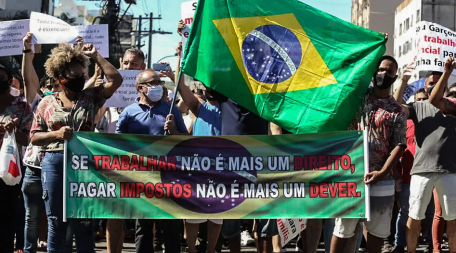 Imagem ilustrativa da imagem Manifestação fecha trânsito na Zona Sul de Niterói