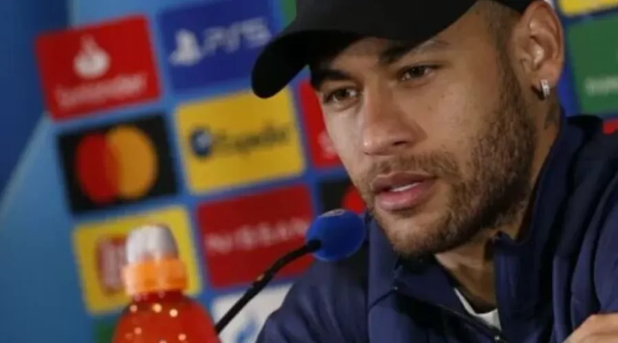 Imagem ilustrativa da imagem "Não estou nem aí", diz Neymar sobre a Bola de Ouro