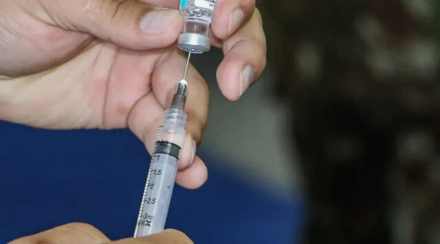 Imagem ilustrativa da imagem Governo anuncia vacinação de grupos com comorbidades para maio