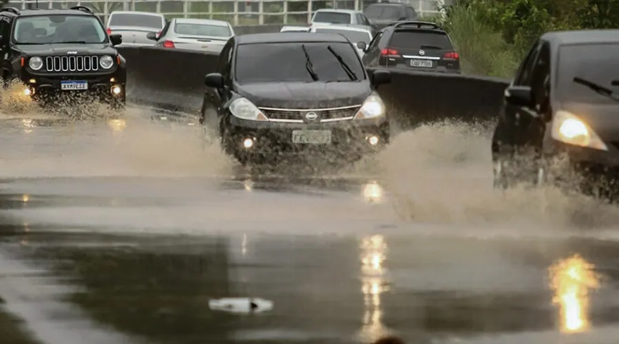 Imagem ilustrativa da imagem Chuva provoca caos no trânsito em Niterói e São Gonçalo