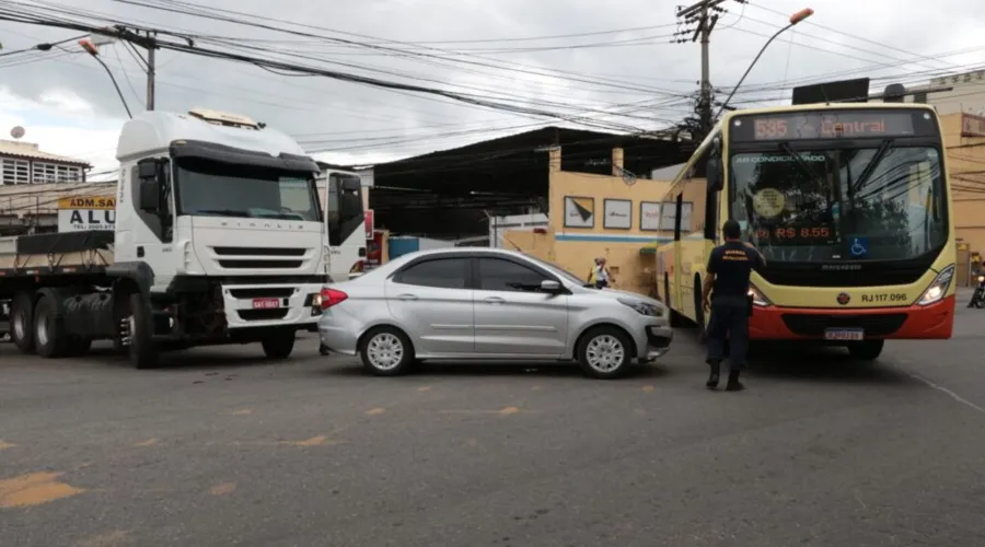 Imagem ilustrativa da imagem Acidente complica trânsito em São Gonçalo