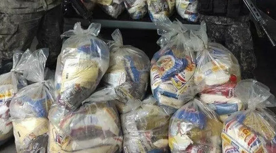 Imagem ilustrativa da imagem Polícia recupera cestas básicas roubadas em São Gonçalo