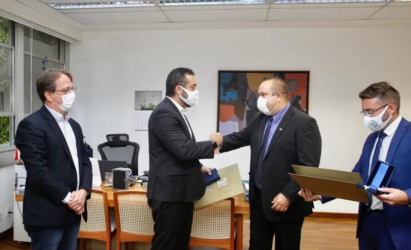 Imagem ilustrativa da imagem Vereador de São Gonçalo reunido com governador em busca de melhorias