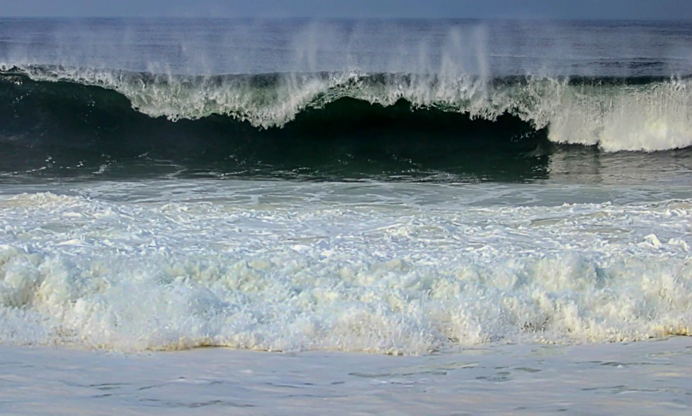 Imagem ilustrativa da imagem Alerta de ressaca com ondas de até 4 metros em Niterói e Maricá