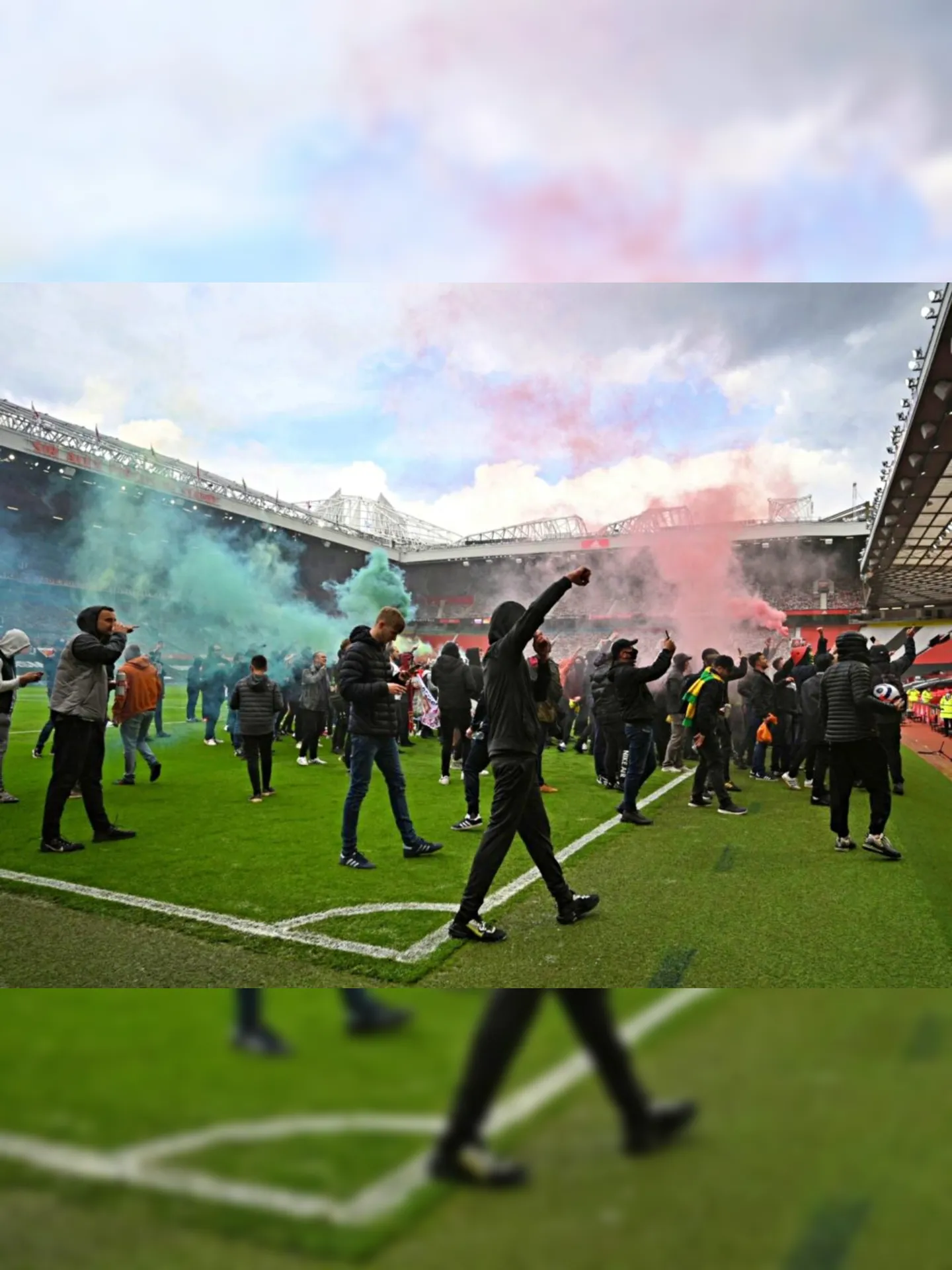 Imagem ilustrativa da imagem Torcedores impedem realização de clássico decisivo na Premier League