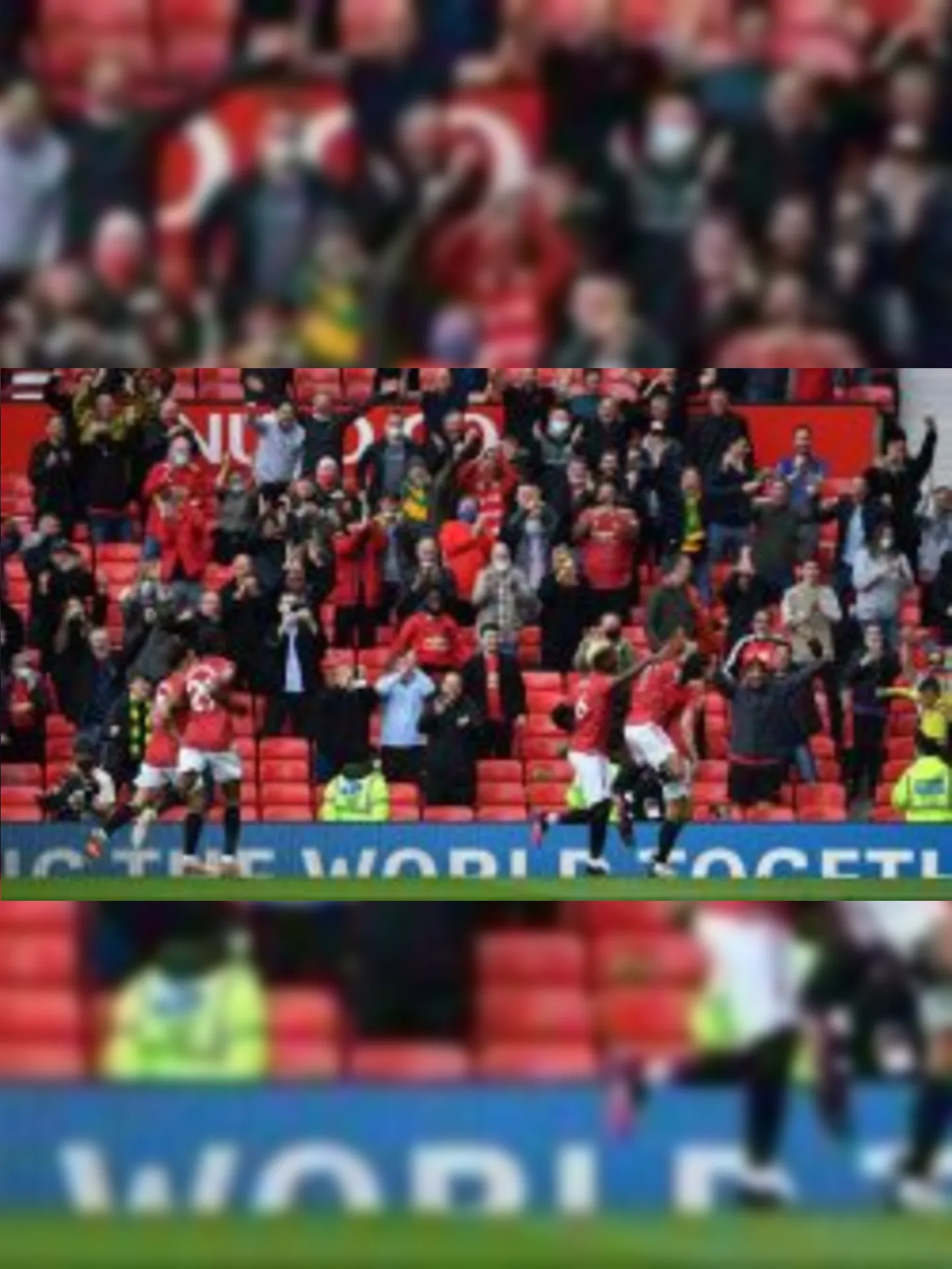 Imagem ilustrativa da imagem Premier League tem volta de público aos estádios; Cavani marca gol de placa