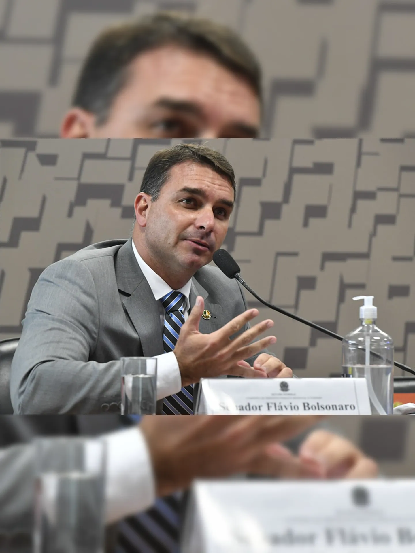 Imagem ilustrativa da imagem Flávio se filia ao Patriota e abre caminho para Bolsonaro