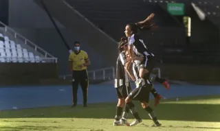 Imagem ilustrativa da imagem Botafogo conquista primeira vitória no Brasileirão Feminino