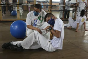 Imagem ilustrativa da imagem São Gonçalo oferece aulas gratuitas de capoeira inclusiva