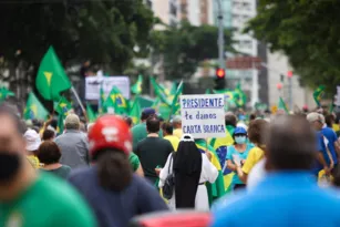 Imagem ilustrativa da imagem Manifestação pró-Bolsonaro reúne centenas de pessoas em Niterói