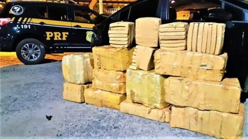 Imagem ilustrativa da imagem Carga pesada: mais de 200 Kg de maconha dentro de carro na BR-116 em Minas